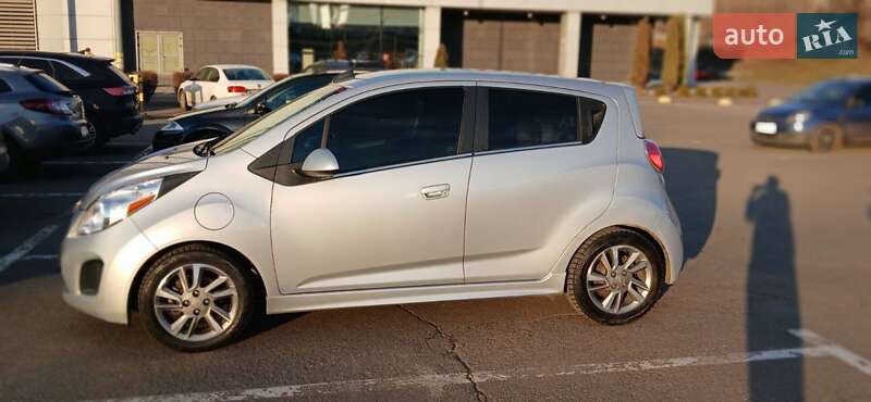 Хетчбек Chevrolet Spark 2016 в Кривому Розі