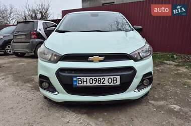 Хэтчбек Chevrolet Spark 2017 в 