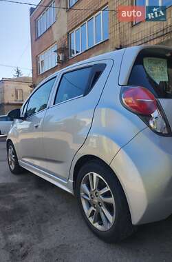 Хэтчбек Chevrolet Spark 2016 в 