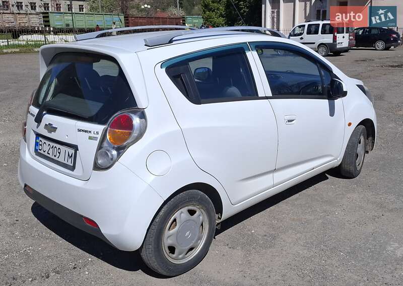Хэтчбек Chevrolet Spark 2010 в Сколе