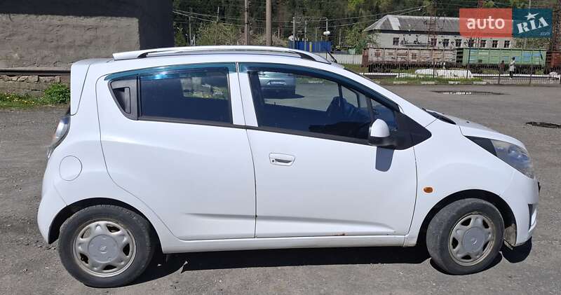 Хэтчбек Chevrolet Spark 2010 в Сколе