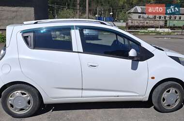 Хэтчбек Chevrolet Spark 2010 в 
