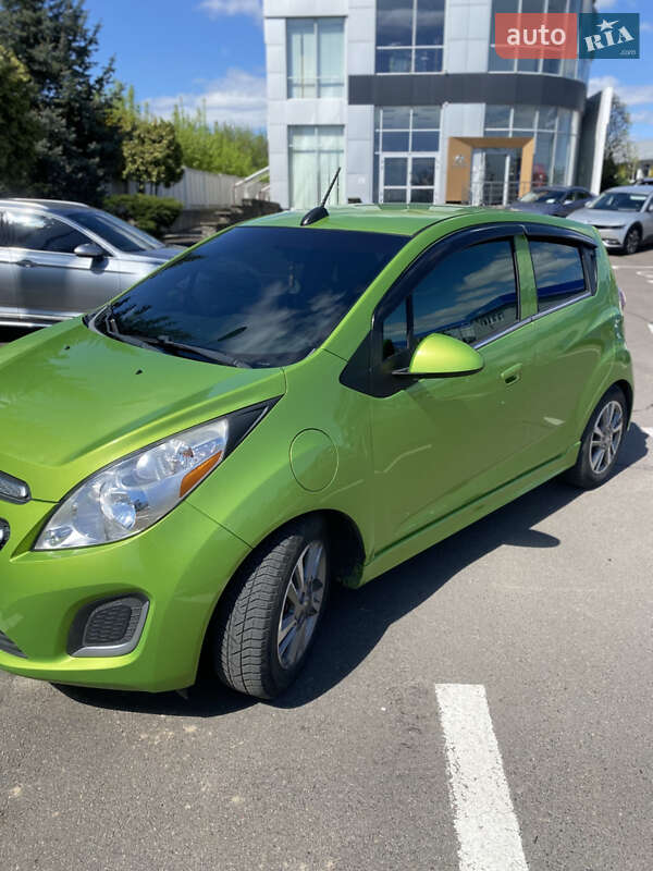 Хетчбек Chevrolet Spark 2014 в Рівному