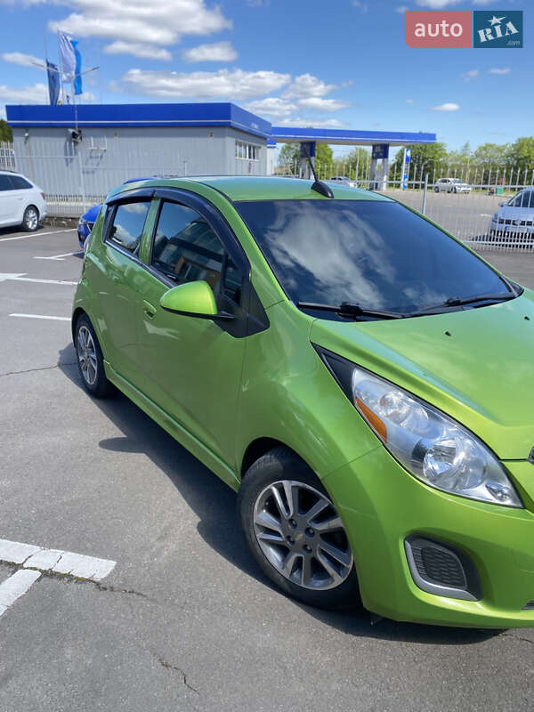 Хетчбек Chevrolet Spark 2014 в Рівному