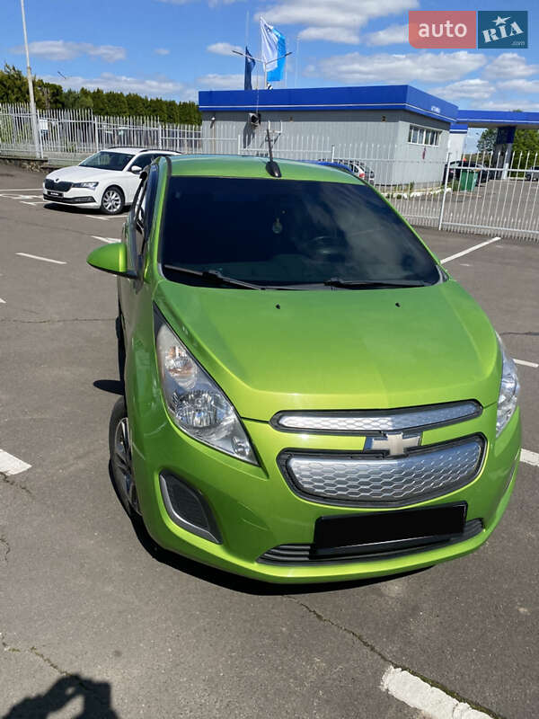 Хетчбек Chevrolet Spark 2014 в Рівному