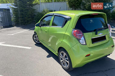 Хэтчбек Chevrolet Spark 2014 в 
