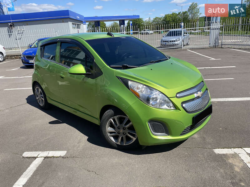 Хетчбек Chevrolet Spark 2014 в Рівному