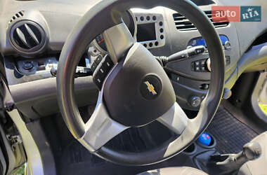 Хэтчбек Chevrolet Spark 2012 в 