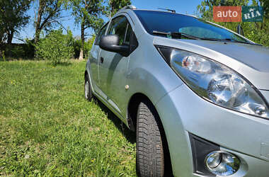 Хэтчбек Chevrolet Spark 2012 в 