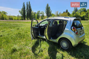 Хэтчбек Chevrolet Spark 2012 в 