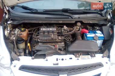 Хэтчбек Chevrolet Spark 2010 в 
