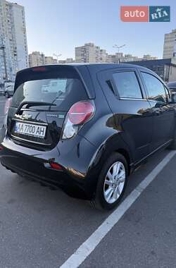 Хэтчбек Chevrolet Spark 2016 в 