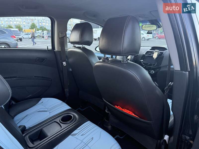 Хэтчбек Chevrolet Spark 2016 в Киеве