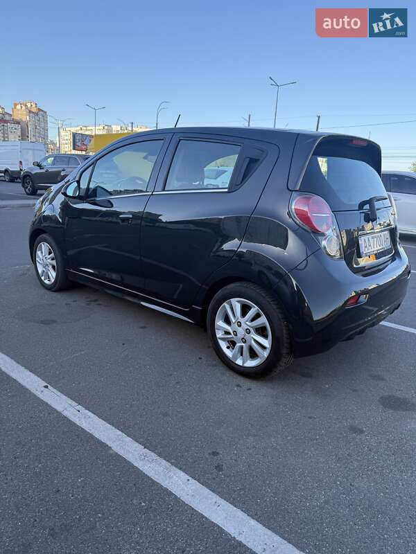 Хэтчбек Chevrolet Spark 2016 в Киеве