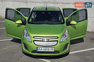 Хетчбек Chevrolet Spark 2015 в Києві
