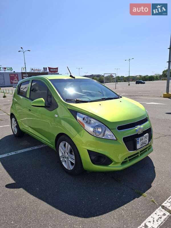 Хетчбек Chevrolet Spark 2015 в Одесі