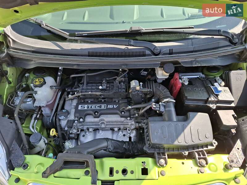 Хетчбек Chevrolet Spark 2015 в Одесі