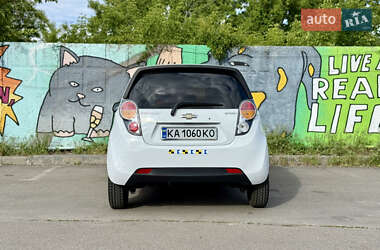 Хэтчбек Chevrolet Spark 2011 в 