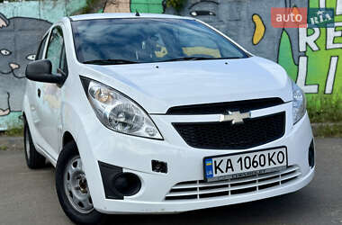 Хэтчбек Chevrolet Spark 2011 в 