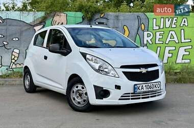 Хэтчбек Chevrolet Spark 2011 в 