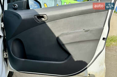 Хэтчбек Chevrolet Spark 2011 в 