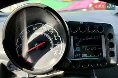 Хэтчбек Chevrolet Spark 2011 в 