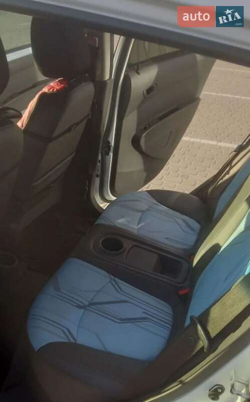 Хетчбек Chevrolet Spark 2016 в Львові