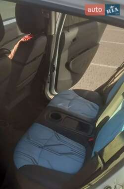 Хэтчбек Chevrolet Spark 2016 в 