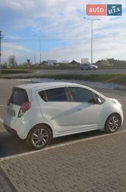Хэтчбек Chevrolet Spark 2016 в 
