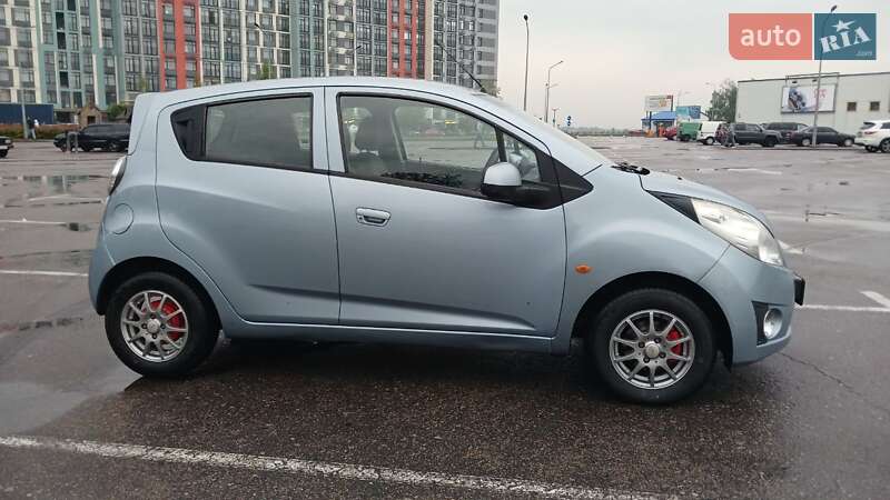 Хэтчбек Chevrolet Spark 2010 в Вишневом фото 3 Хэтчбек Chevrolet Spark 2010 в Вишневом