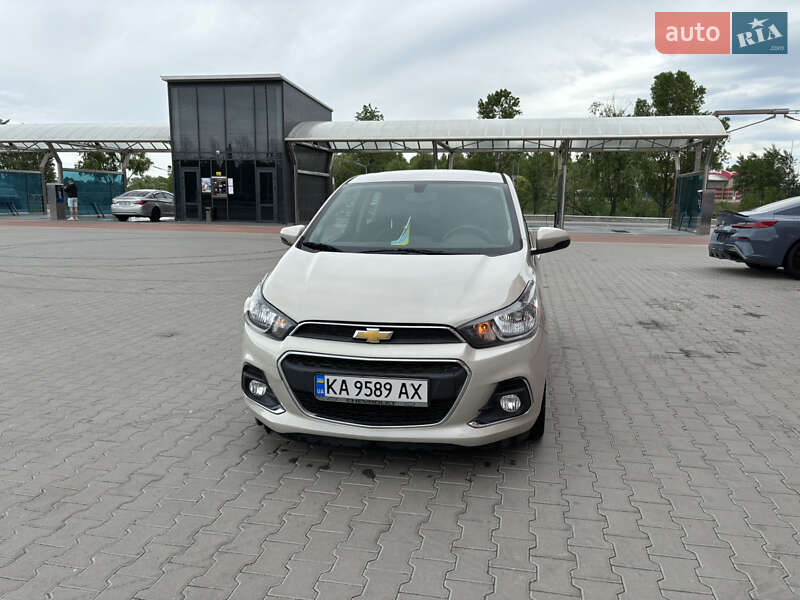 Хэтчбек Chevrolet Spark 2016 в 
