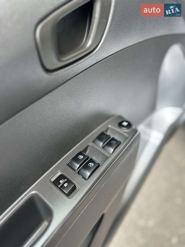 Хэтчбек Chevrolet Spark 2012 в Одессе