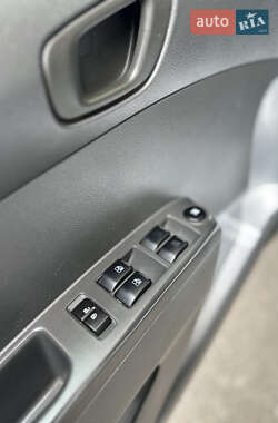 Хэтчбек Chevrolet Spark 2012 в 