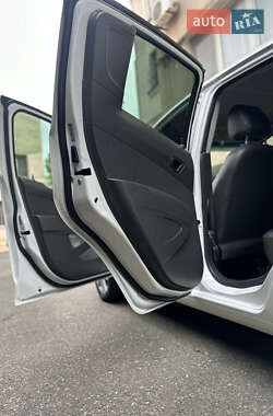Хэтчбек Chevrolet Spark 2012 в 