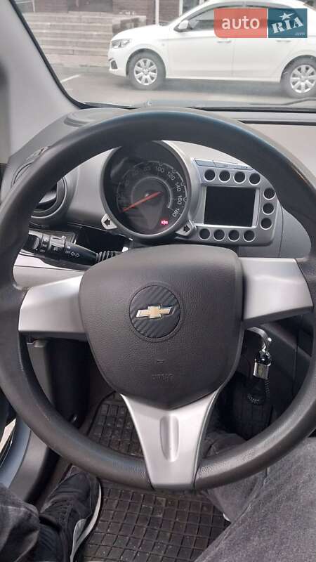 Хэтчбек Chevrolet Spark 2010 в Вишневом фото 12 Хэтчбек Chevrolet Spark 2010 в Вишневом