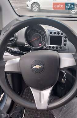 Хэтчбек Chevrolet Spark 2010 в 