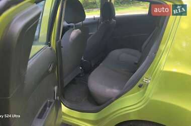 Хэтчбек Chevrolet Spark 2012 в 