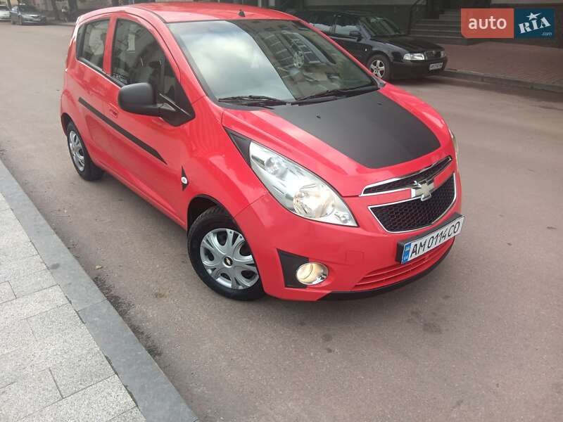 Хэтчбек Chevrolet Spark 2010 в 