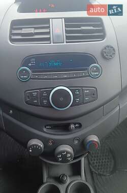 Хэтчбек Chevrolet Spark 2010 в 