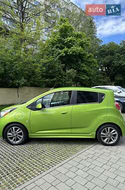 Хэтчбек Chevrolet Spark 2015 в 