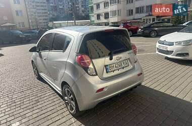 Хэтчбек Chevrolet Spark 2015 в 