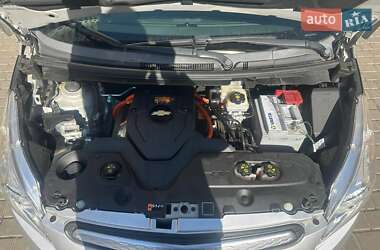 Хэтчбек Chevrolet Spark 2015 в 