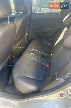 Хэтчбек Chevrolet Spark 2015 в 