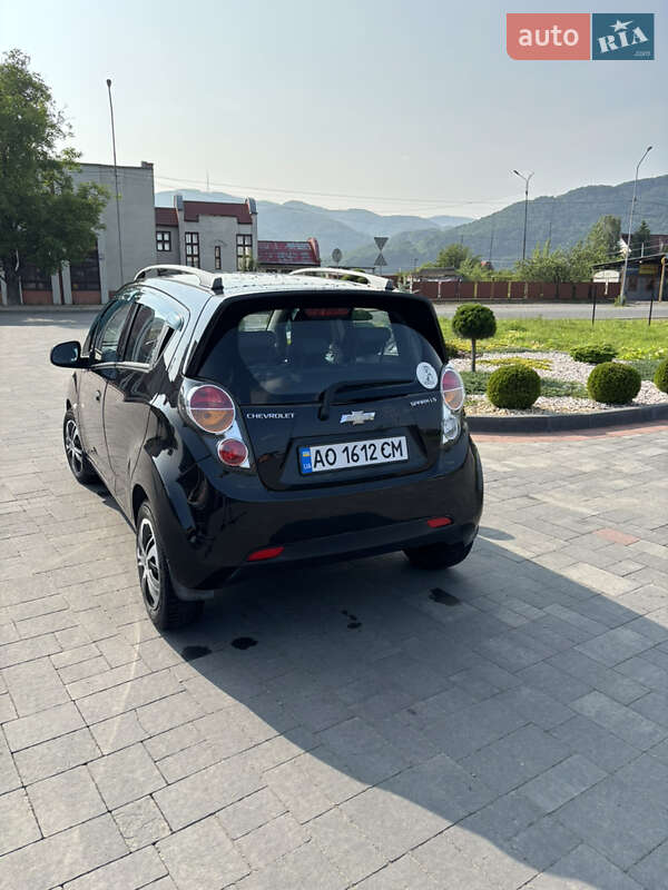 Хетчбек Chevrolet Spark 2012 в Хусті
