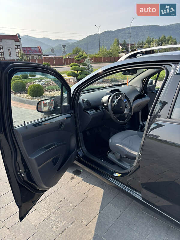 Хетчбек Chevrolet Spark 2012 в Хусті