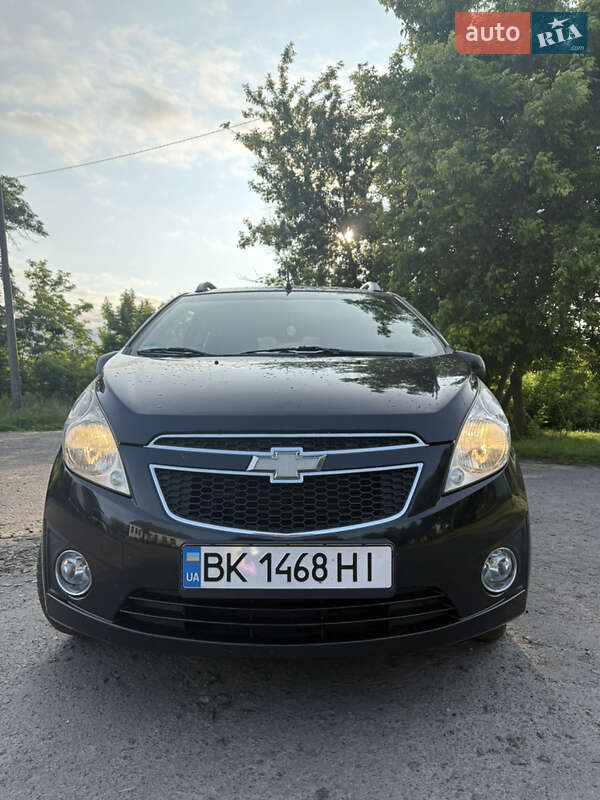 Хэтчбек Chevrolet Spark 2010 в Дубно