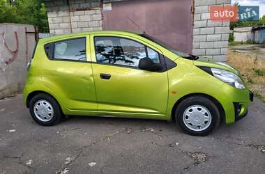 Хэтчбек Chevrolet Spark 2011 в 