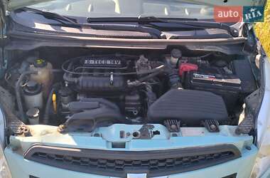 Хэтчбек Chevrolet Spark 2010 в 