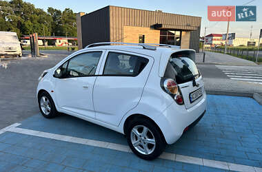 Хэтчбек Chevrolet Spark 2011 в 