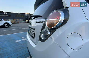 Хэтчбек Chevrolet Spark 2011 в 